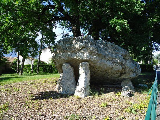 Dolmen de la Pierre Levee